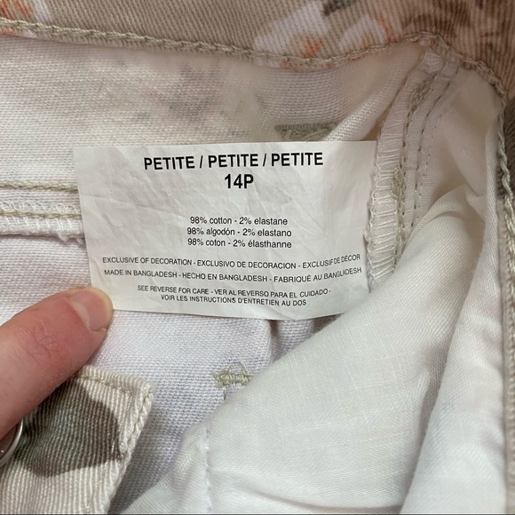 NWT Gloria Vanderbilt floral denim Amanda capris - Picture 7 of 13